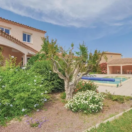 Awesome In With Kitchen Holiday home *