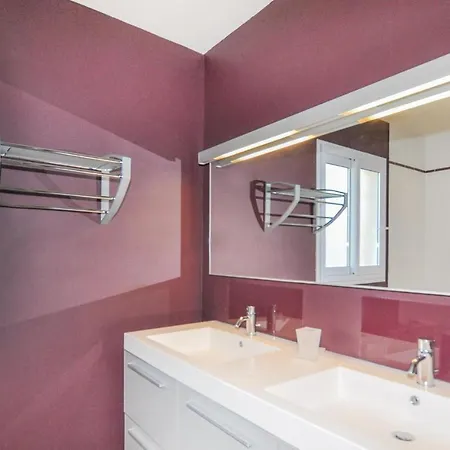 Awesome In With Kitchen Holiday home *